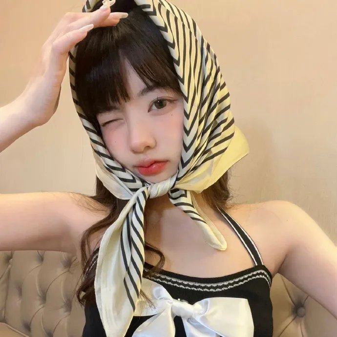 高三女生部落格 海报